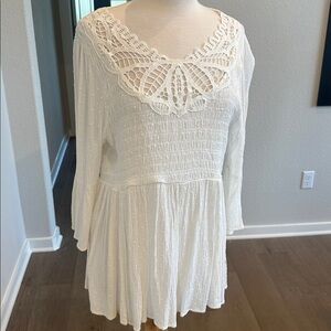 Torrid white White Lace Detail baby doll Blouse w 3/4 bell sleeve